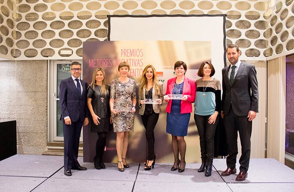 Premio Women at RRHH Womenalia - Las 3 premiadas con patrocinadores.jpg